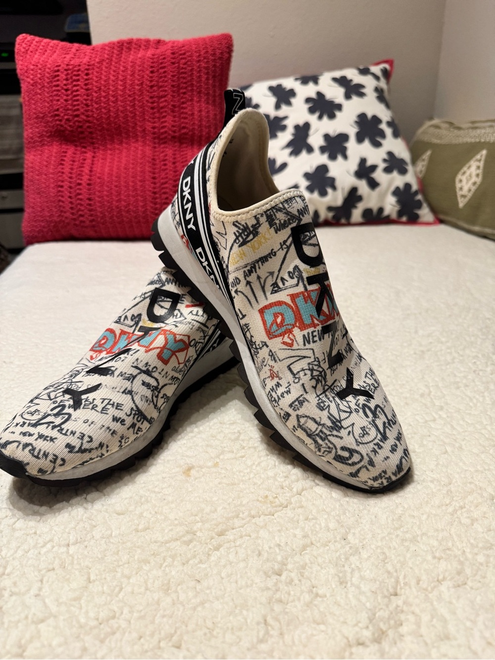 DKNY Women’s Graphic Print Sneakers – Multicolor